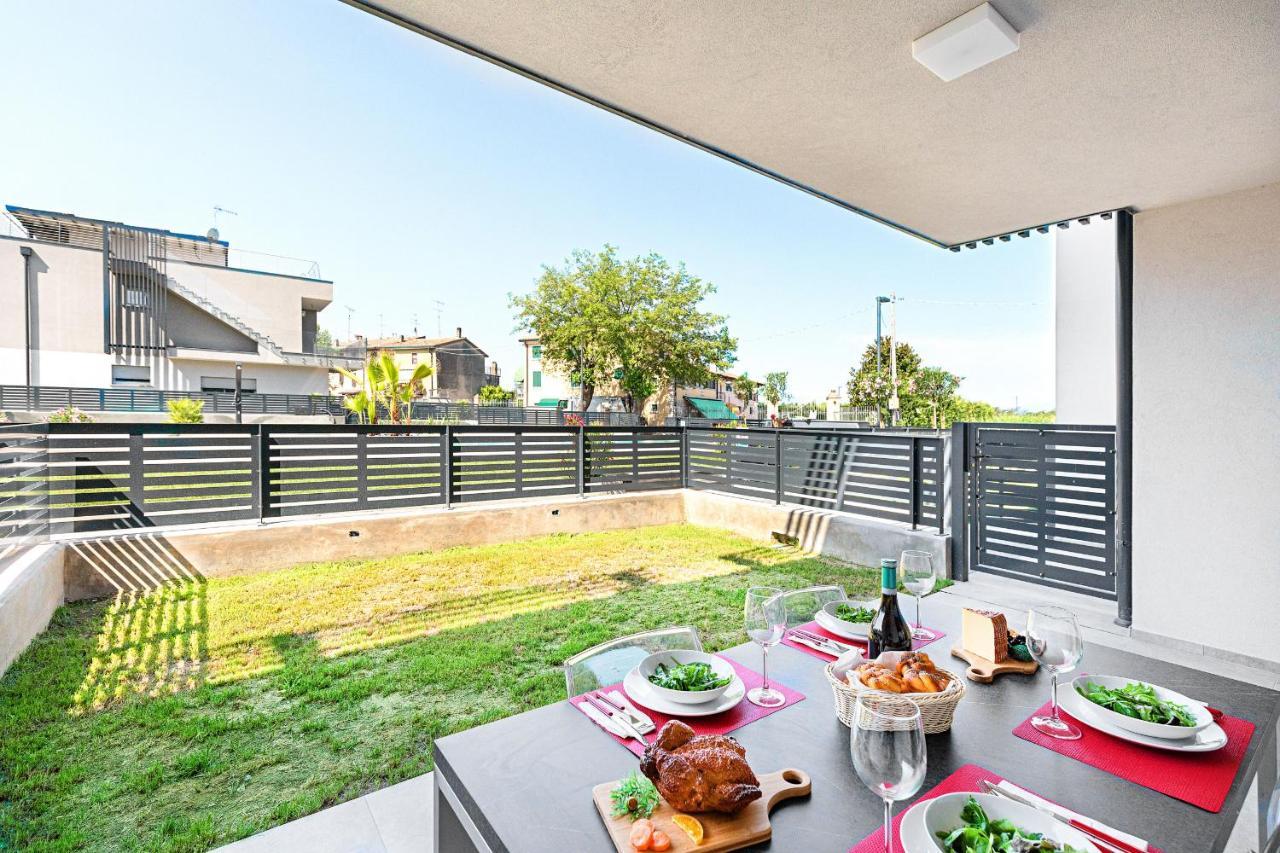 Una Terrazza Sul Lago A2 Con Piscina By Wonderful Italy Apartment Peschiera del Garda Exterior photo